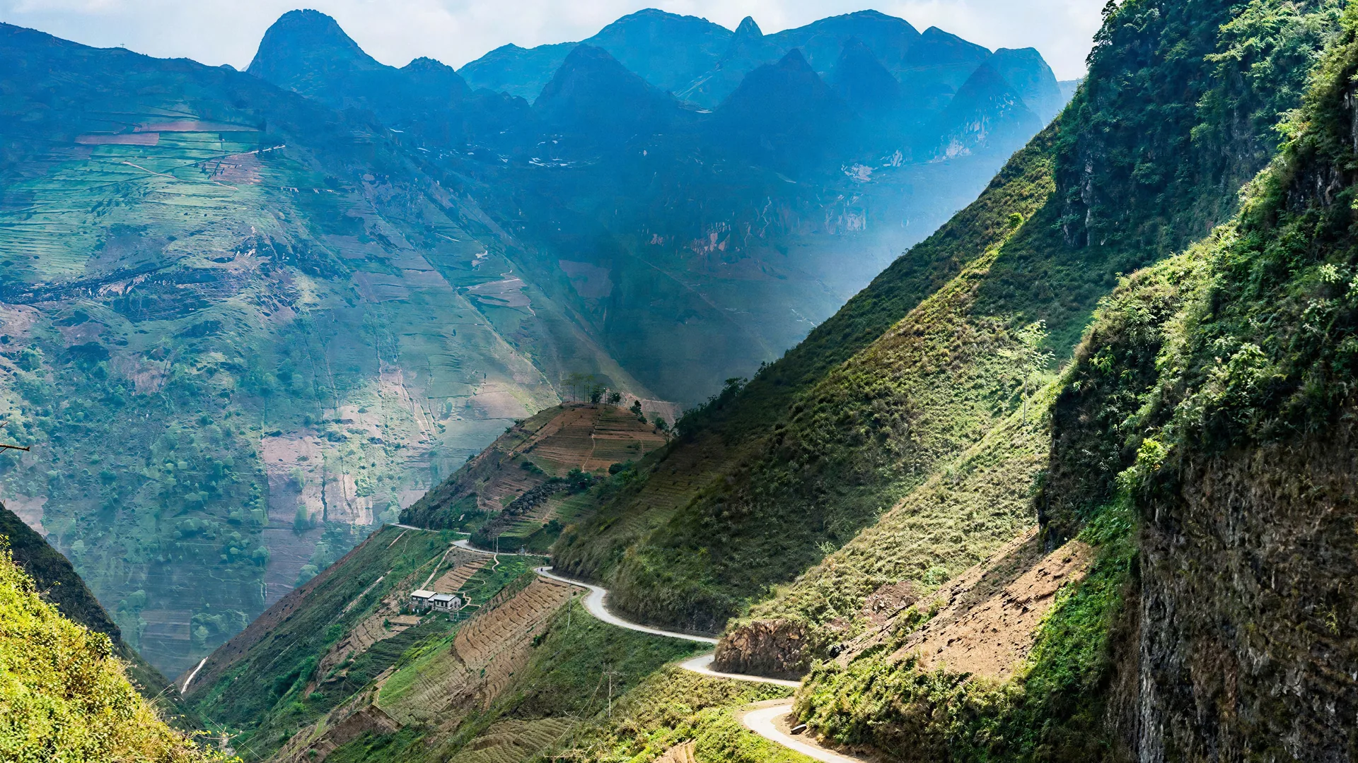 The road carved into the cliff of Ma Pi Leng Pass